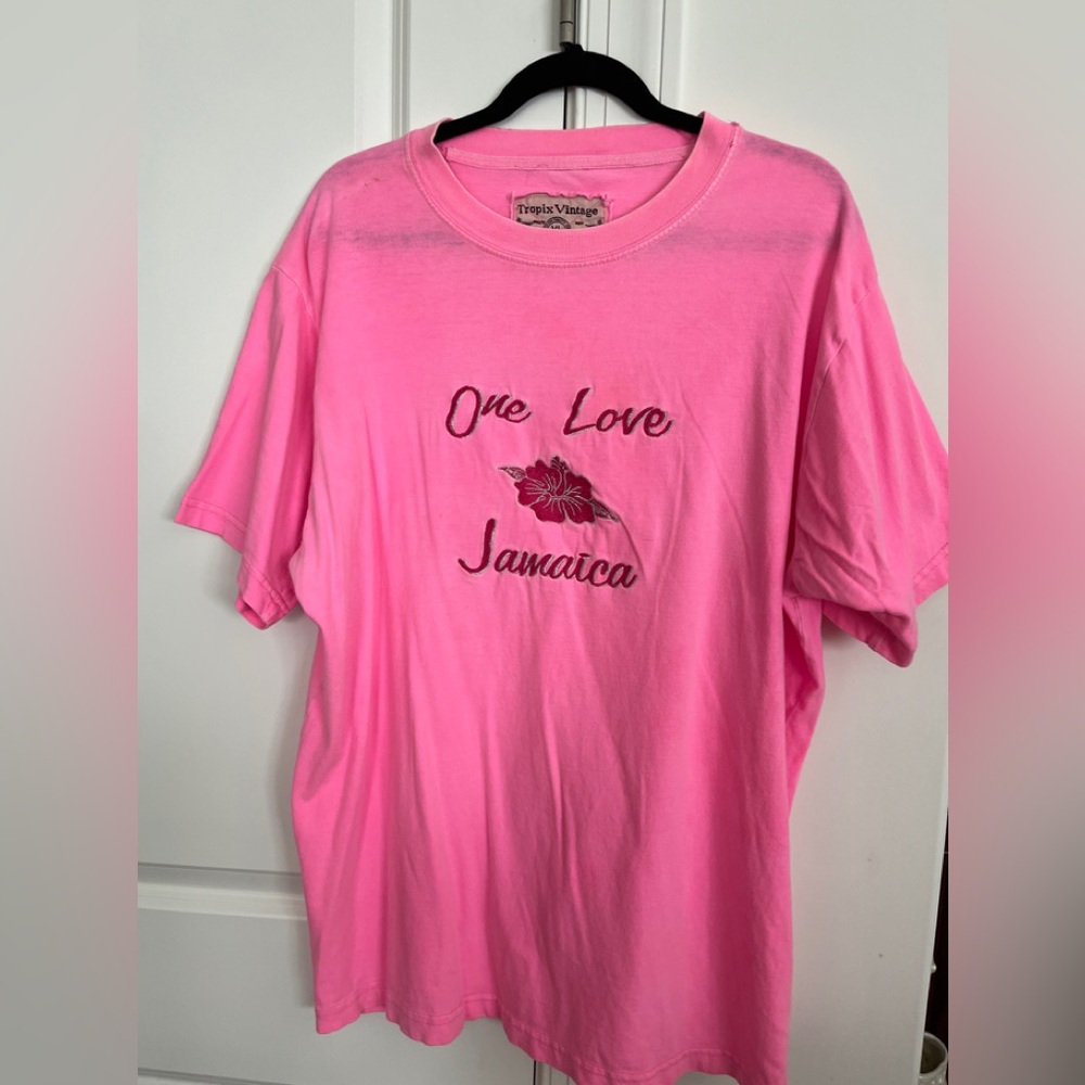 🌺🌺🌺One Love Jamaica Pink Graphic Tee